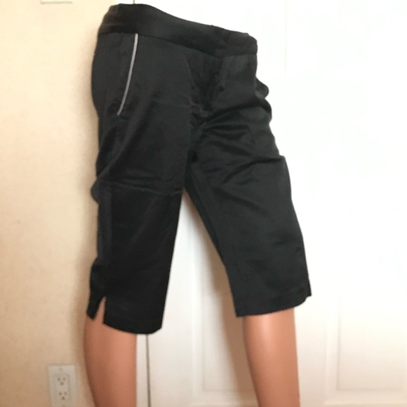 Bebe black & white pinstriped shorts in good condition. Sz 6. - Picture 3 of 14